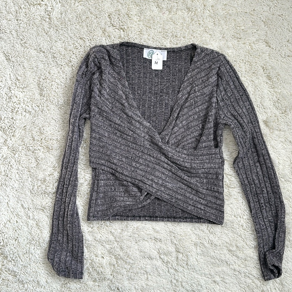 Gray long sleeve crop top